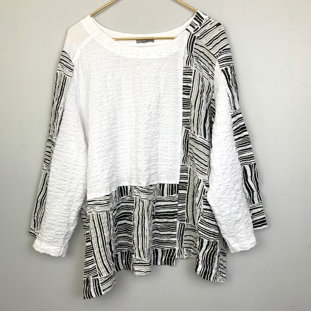 Habitat Clothes To Live In Sz 1X Mixed Prinr Media Textured Asymmetric Hem Top